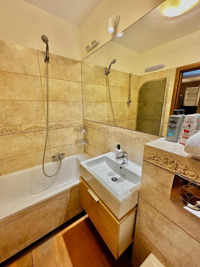 Decor 3 Metro Fast Wifi 1Gbs 80'Tv Hbo Disney Appletv Varşova Dış mekan fotoğraf