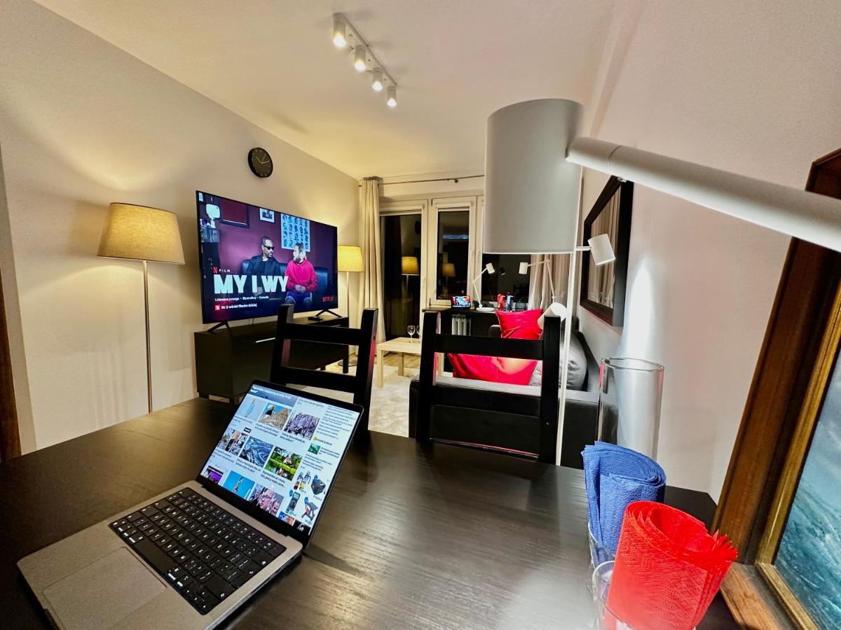 Decor 3 Metro Fast Wifi 1Gbs 80'Tv Hbo Disney Appletv Varşova Dış mekan fotoğraf